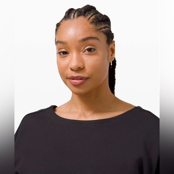 Lululemon Twist Back-to-Front Pullover
Black size 8 - Picture 3 of 7